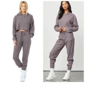Alo Yoga Muse Sweatpants in Dusk Heather. Small.